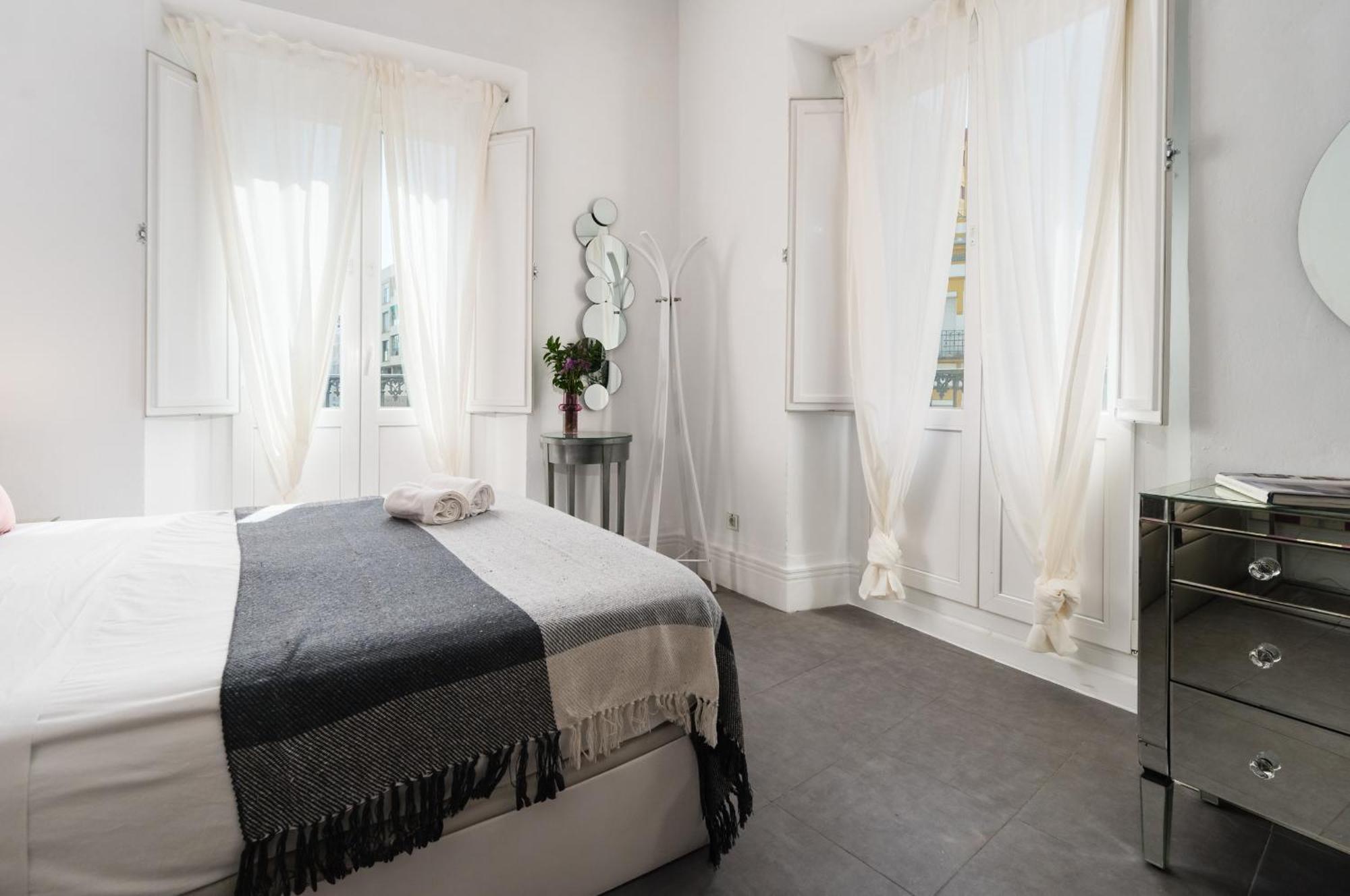 Magdalena Premium Suites Sevilla Bagian luar foto